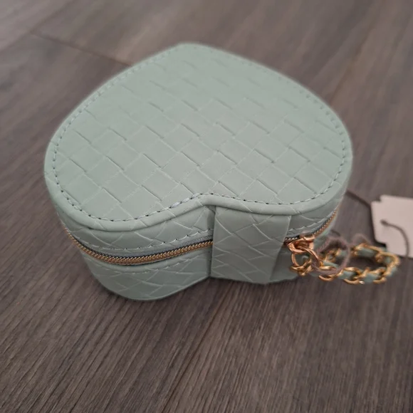 Heart-Shaped Mint Green Woven Jewelry Box With Zipper NWT - Picture 2 of 6